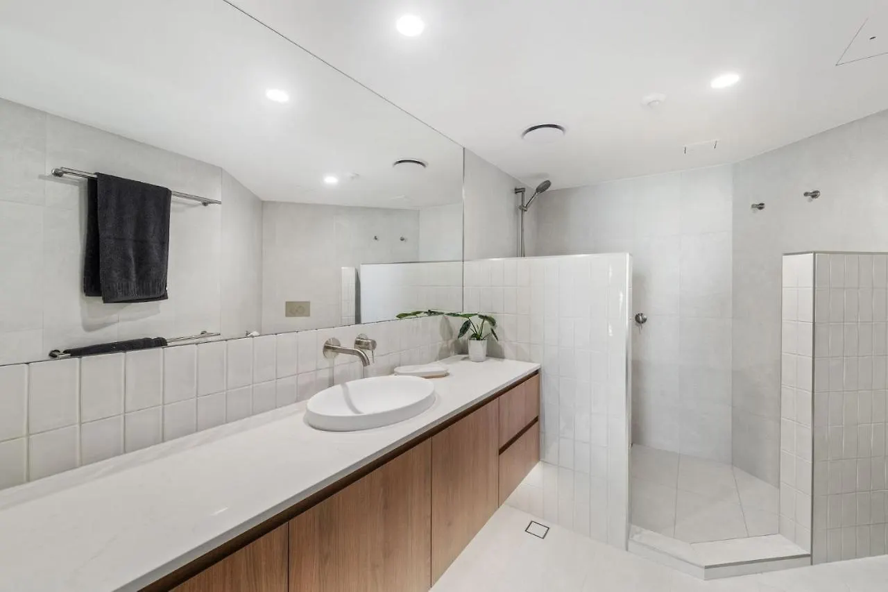Sirocco 404 Luxurious 3 Bedroom Unit, Ocean Front Mooloolaba