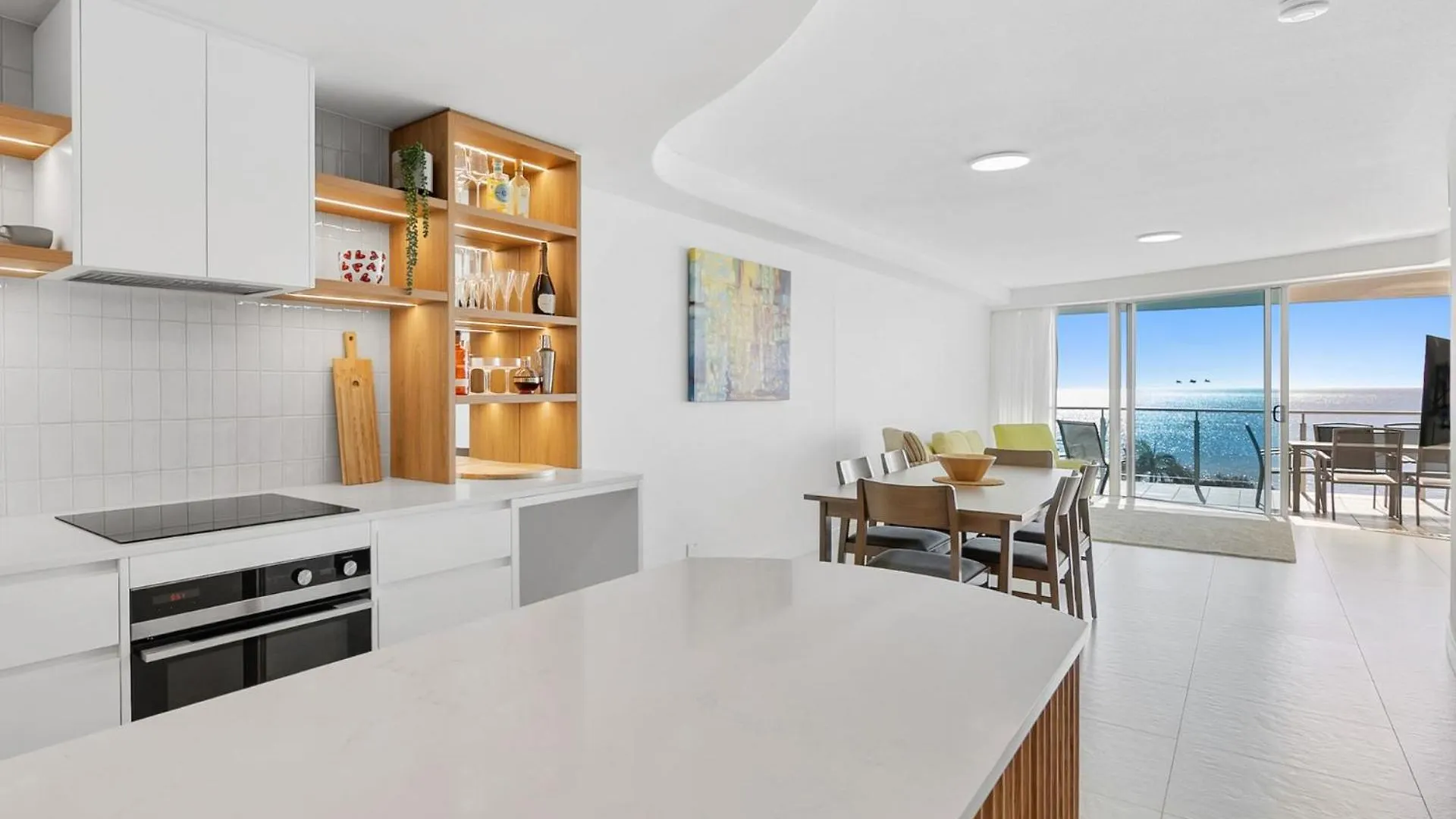 Sirocco 404 Luxurious 3 Bedroom Unit, Ocean Front Mooloolaba